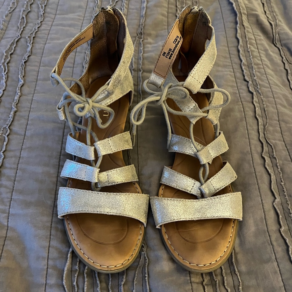 Born Footwear sandals (F15410) women’s size 8 in gold